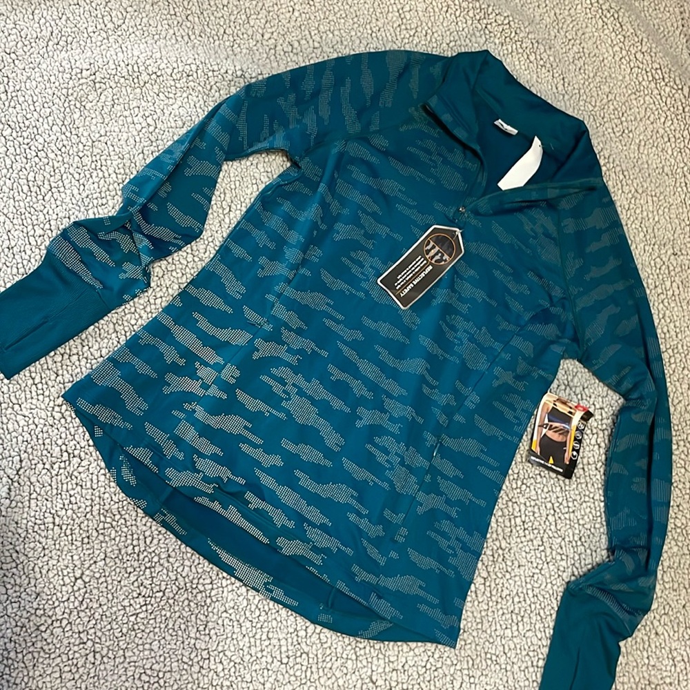 !LAST CHANCE! Donating soon! 
NWT Avia reflective 1/4 zip pullover